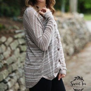 Striped pattern v-neckline long sleeve top